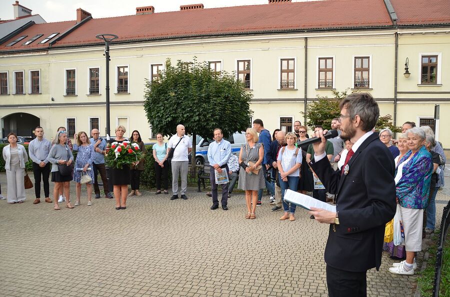 W Nowym Sączu uczczono pamięć żydowskiej społeczności miasta. Fot. Janusz Ślęzak (IPN)