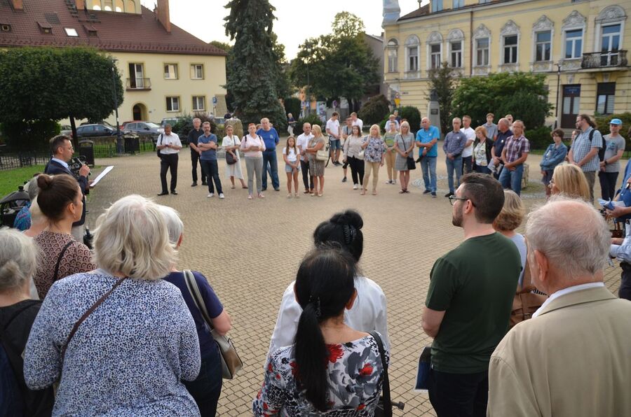 W Nowym Sączu uczczono pamięć żydowskiej społeczności miasta. Fot. Janusz Ślęzak (IPN)