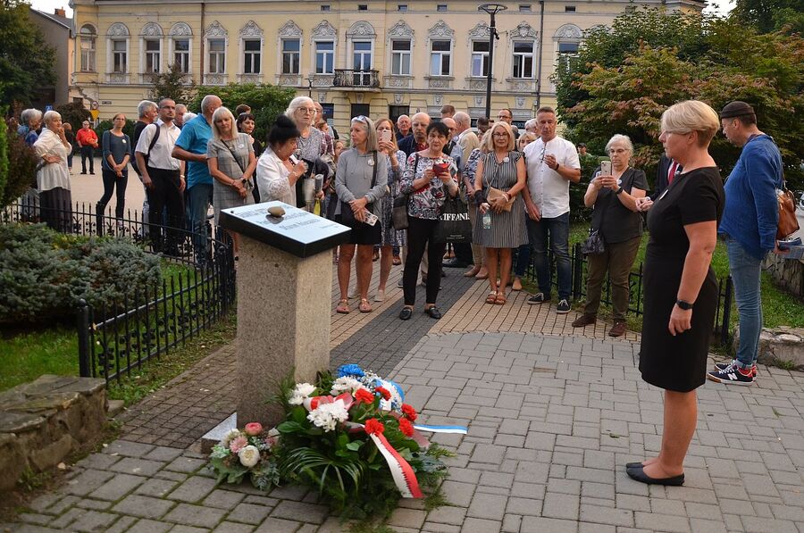 W Nowym Sączu uczczono pamięć żydowskiej społeczności miasta. Fot. Janusz Ślęzak (IPN)
