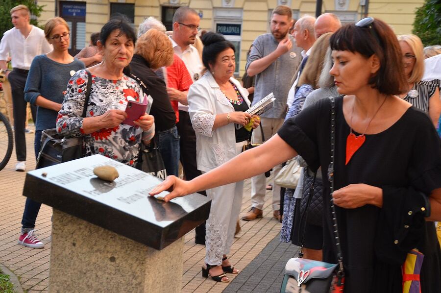 W Nowym Sączu uczczono pamięć żydowskiej społeczności miasta. Fot. Janusz Ślęzak (IPN)