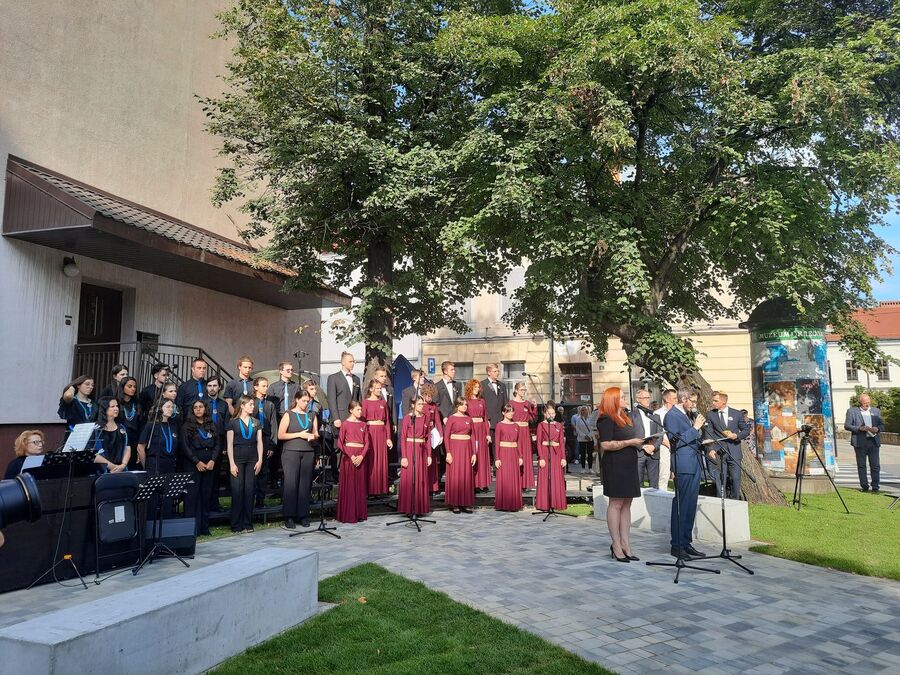 W Nowym Sączu otwarto Skwer Pamięci Ofiar Zagłady. Fot. IPN