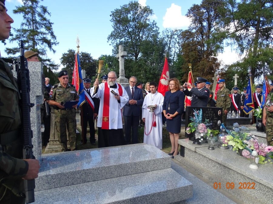 Odsłonięcie nowego pomnika nagrobnego st. sierż. Jerzego Kudasa ps. „Karaś”. Fot. IPN
