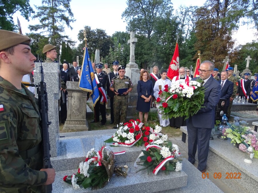 Odsłonięcie nowego pomnika nagrobnego st. sierż. Jerzego Kudasa ps. „Karaś”. Fot. IPN