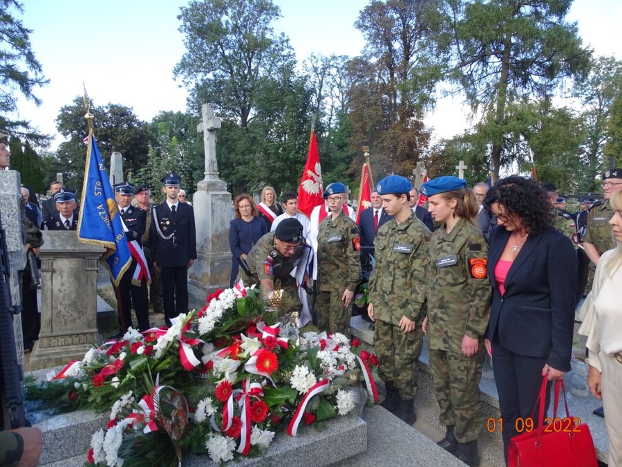 Odsłonięcie nowego pomnika nagrobnego st. sierż. Jerzego Kudasa ps. „Karaś”. Fot. IPN