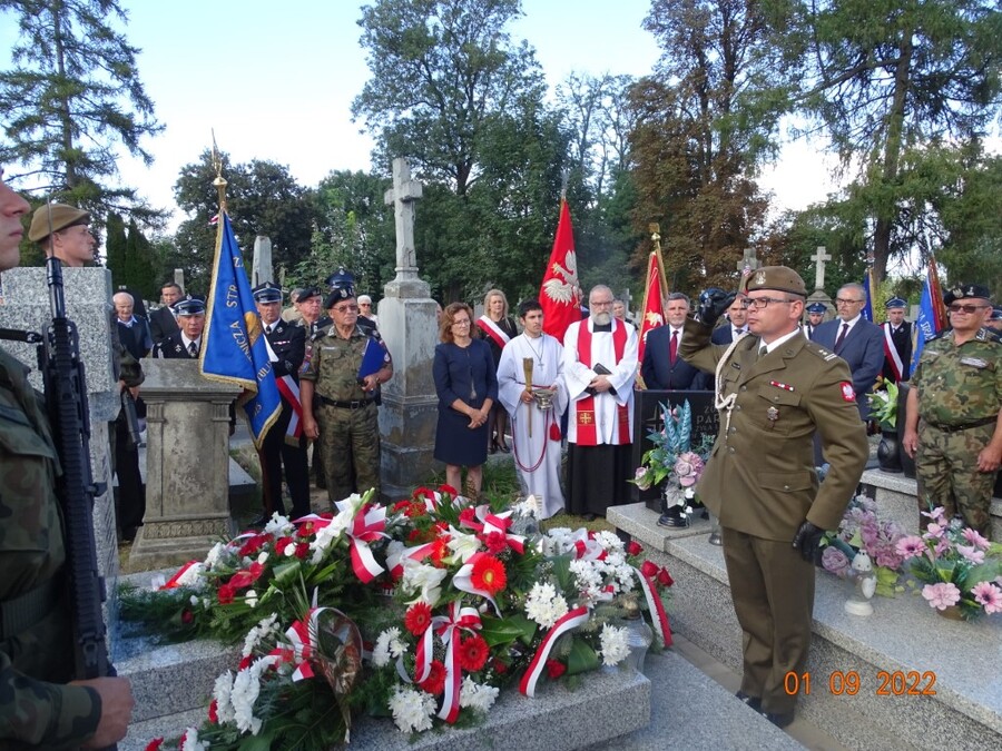 Odsłonięcie nowego pomnika nagrobnego st. sierż. Jerzego Kudasa ps. „Karaś”. Fot. IPN