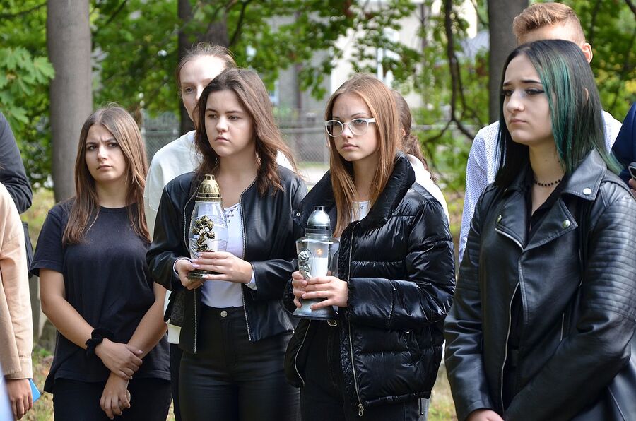 W Dąbrowie Tarnowskiej uczczono pamięć żydowskiej społeczności miasta. Fot. Janusz Ślęzak (IPN)