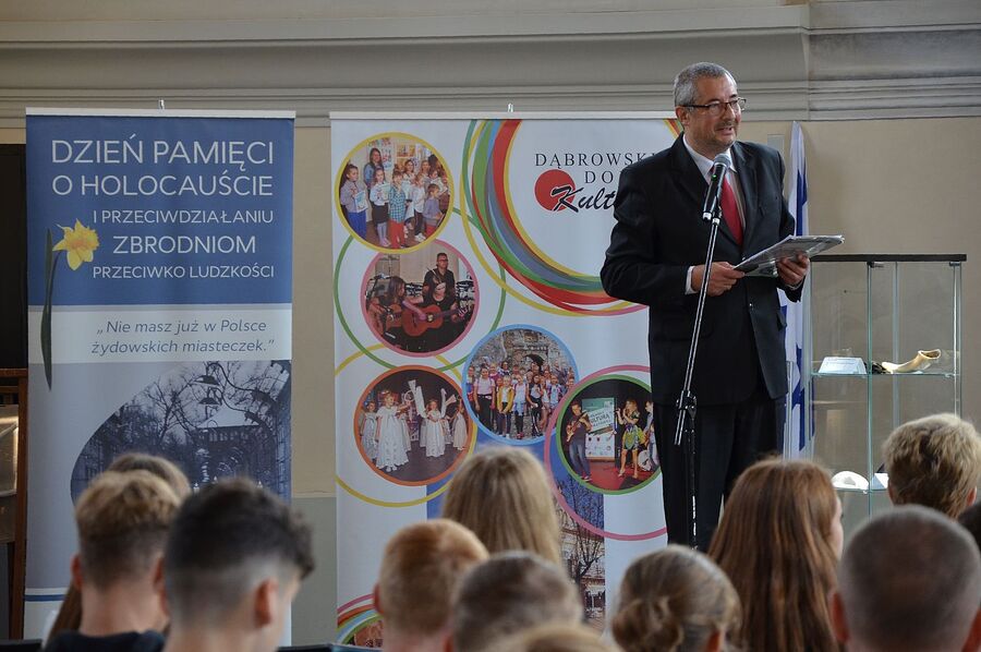 W Dąbrowie Tarnowskiej uczczono pamięć żydowskiej społeczności miasta. Fot. Janusz Ślęzak (IPN)