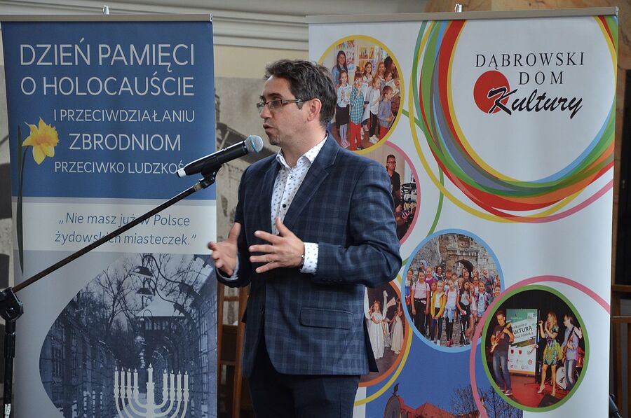 W Dąbrowie Tarnowskiej uczczono pamięć żydowskiej społeczności miasta. Fot. Janusz Ślęzak (IPN)