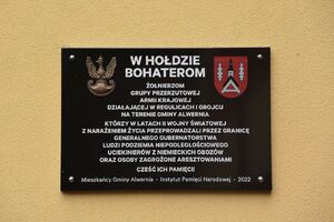 W Regulicach upamiętniono żołnierzy Grupy Przerzutowej AK. Fot. Jakub Ryba (IPN)