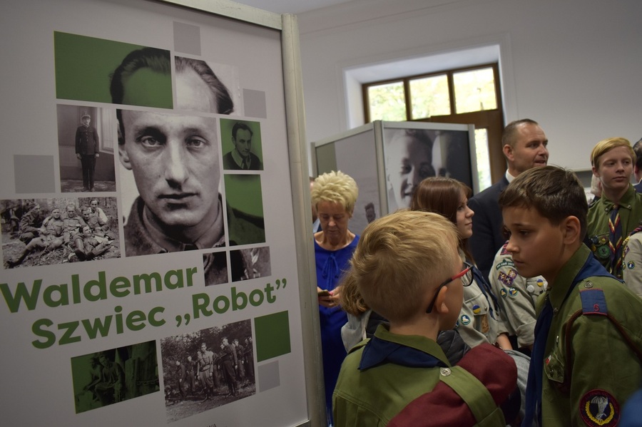 Końskie. Wernisaż wystawy „Waldemar Szwiec »Robot«”. Fot. Katarzyna Polit (IPN)