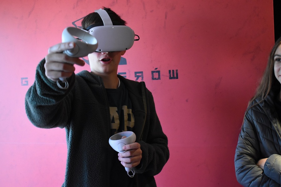 Mobilny showroom z „Grą Szyfrów” w Jędrzejowie. Fot. Dariusz Skrzyniarz (IPN)