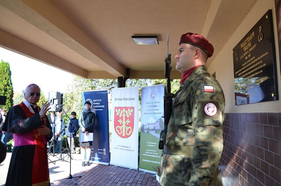 W Rzezawie upamiętniono żołnierza NOW/AK Władysława Gałkę. Fot. Janusz Ślęzak (IPN)