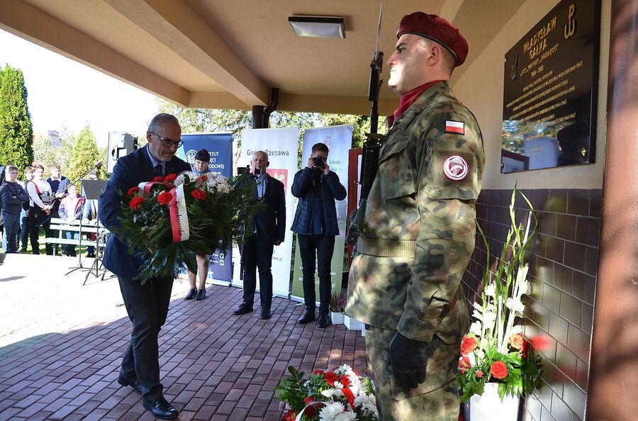 W Rzezawie upamiętniono żołnierza NOW/AK Władysława Gałkę. Fot. Janusz Ślęzak (IPN)