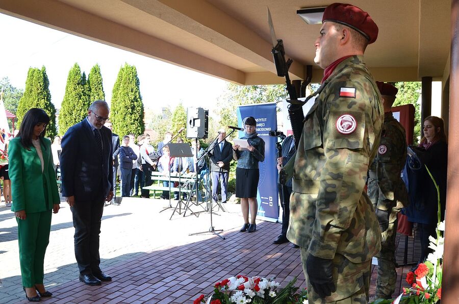 W Rzezawie upamiętniono żołnierza NOW/AK Władysława Gałkę. Fot. Janusz Ślęzak (IPN)