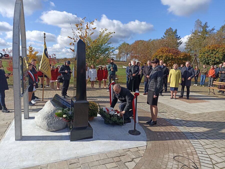 W Zabawie pod Tarnowem upamiętniono organizatorów tajnego nauczania. Fot. IPN