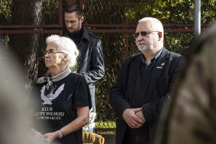 Na murze więzienia w Nowym Sączu upamiętniono działaczy niepodległościowych. Fot. Agnieszka Masłowska (IPN)