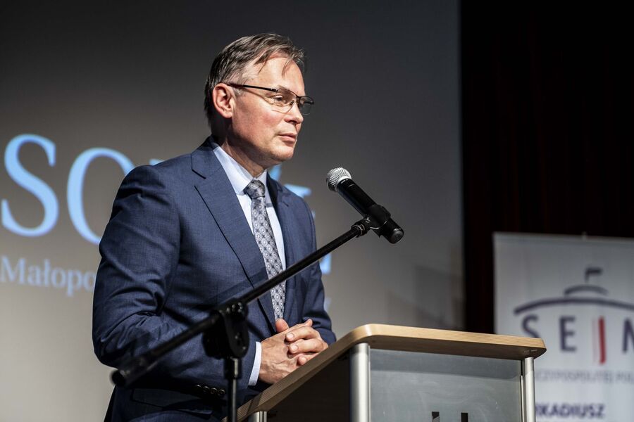 Na murze więzienia w Nowym Sączu upamiętniono działaczy niepodległościowych. Fot. Agnieszka Masłowska (IPN)