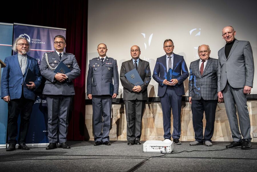 Na murze więzienia w Nowym Sączu upamiętniono działaczy niepodległościowych. Fot. Agnieszka Masłowska (IPN)