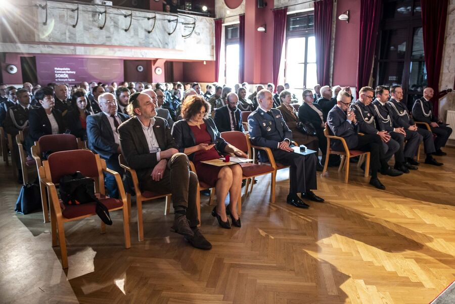 Na murze więzienia w Nowym Sączu upamiętniono działaczy niepodległościowych. Fot. Agnieszka Masłowska (IPN)