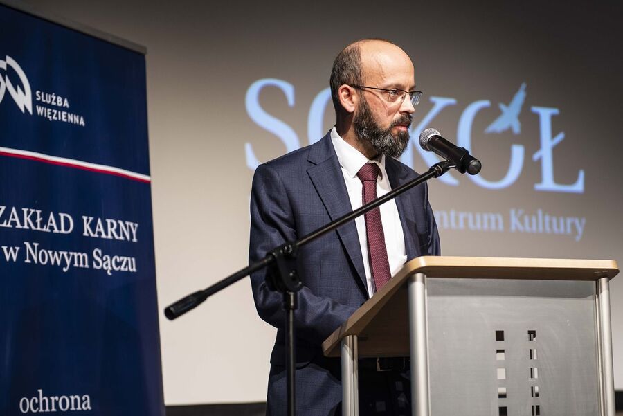 Na murze więzienia w Nowym Sączu upamiętniono działaczy niepodległościowych. Fot. Agnieszka Masłowska (IPN)