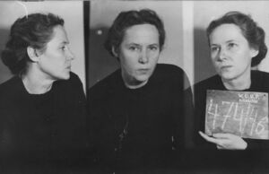 Fotografia Janiny Oszast wykonana przez UB w Krakowie po aresztowaniu w 1946 r.