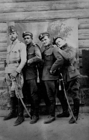Stanisław Guńkiewicz (pierwszy z prawej) w towarzystwie żołnierzy Legionów Polskich