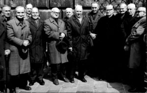 Stanisław Guńkiewicz (piąty od lewej) podczas spotkania z byłymi legionistami z okazji 40. rocznicy śmierci marszałka Piłsudskiego, Kraków, 12 maja 1975 r.