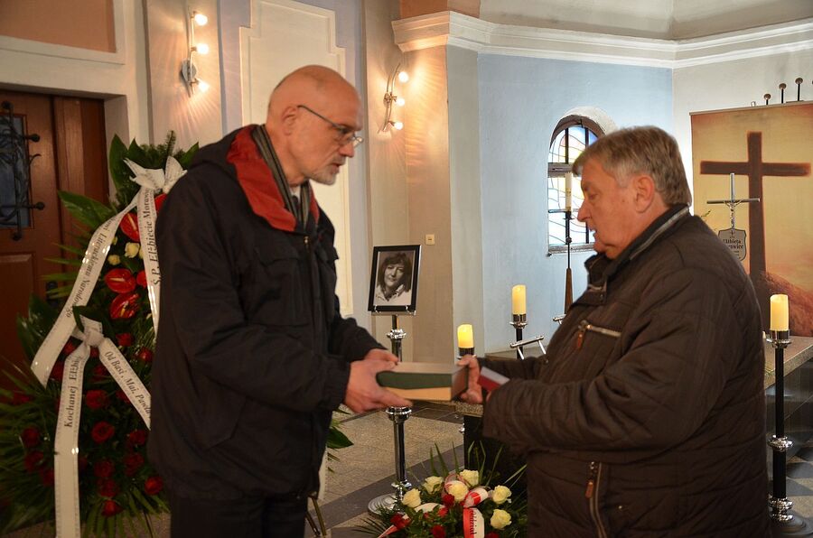 Ostatnie pożegnanie Elżbiety Morawiec. Fot. Janusz Ślęzak (IPN)