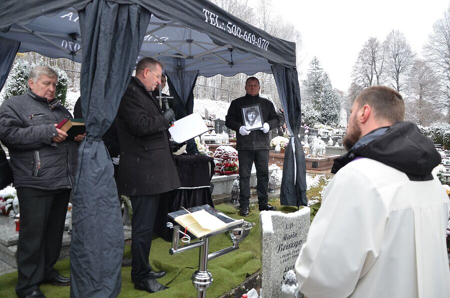 Ostatnie pożegnanie Elżbiety Morawiec. Fot. Janusz Ślęzak (IPN)