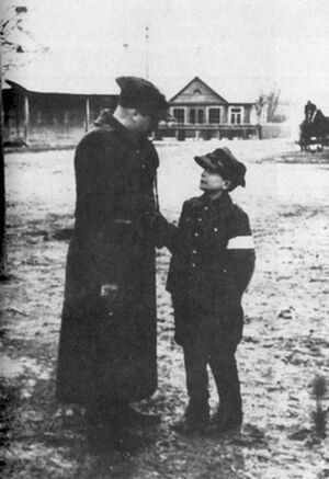 por. Gracjan Fróg „Szczerbiec”, dowódca 3. Brygady Wileńskiej z Jerzym Widejko „Jureczkiem” podczas wiosennej koncentracji