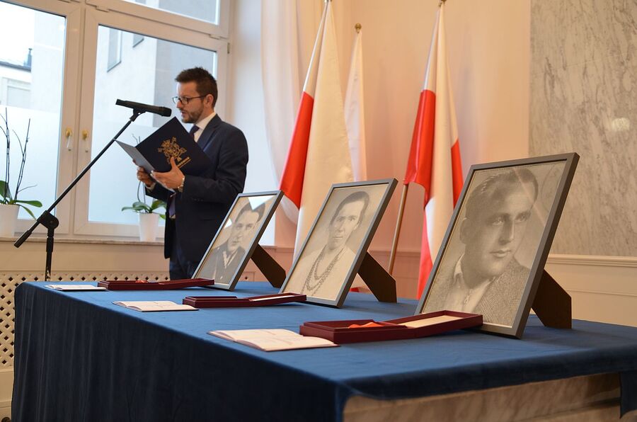 Wadowice. Odznaczenia państwowe dla trojga bohaterów podziemia niepodległościowego. Fot. Janusz Ślęzak (IPN)