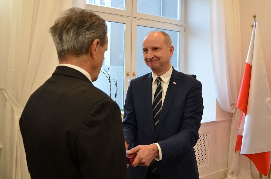 Wadowice. Odznaczenia państwowe dla trojga bohaterów podziemia niepodległościowego. Fot. Janusz Ślęzak (IPN)