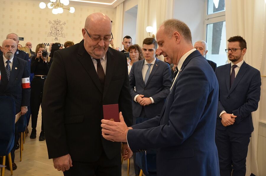 Wadowice. Odznaczenia państwowe dla trojga bohaterów podziemia niepodległościowego. Fot. Janusz Ślęzak (IPN)