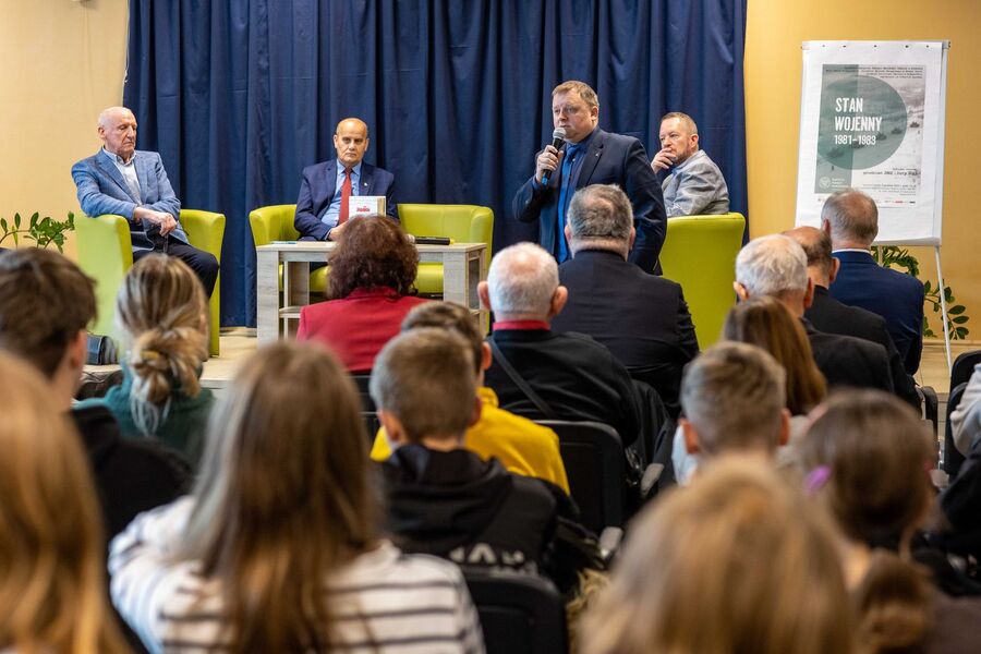 Podegrodzie. Dyskusja o stanie wojennym. Fot. Muzeum Okręgowe w Nowym Sączu