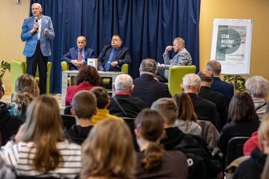 Podegrodzie. Dyskusja o stanie wojennym. Fot. Muzeum Okręgowe w Nowym Sączu