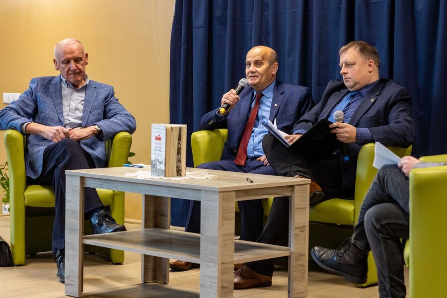 Podegrodzie. Dyskusja o stanie wojennym. Fot. Muzeum Okręgowe w Nowym Sączu