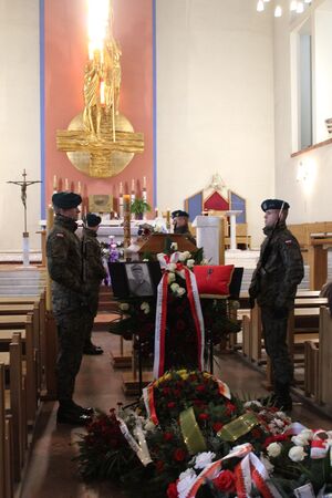 Pogrzeb kpt. Jerzego Widejki. Fot. Roksana Szczypta-Szczęch (IPN)