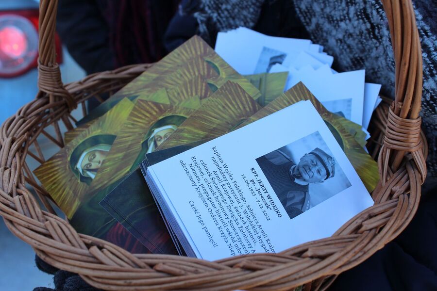 Pogrzeb kpt. Jerzego Widejki. Fot. Roksana Szczypta-Szczęch (IPN)