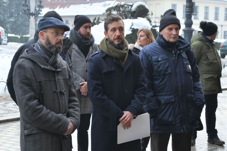 Odsłonięcie tablicy bojowców żydowskich przy ul. Szpitalnej 38. Fot. Janusz Ślęzak (IPN)