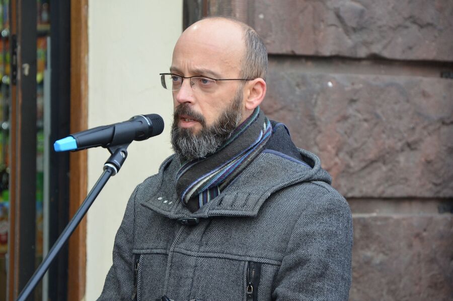 Odsłonięcie tablicy bojowców żydowskich przy ul. Szpitalnej 38. Fot. Janusz Ślęzak (IPN)