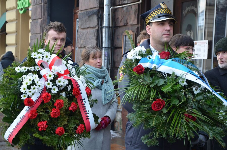 Odsłonięcie tablicy bojowców żydowskich przy ul. Szpitalnej 38. Fot. Janusz Ślęzak (IPN)