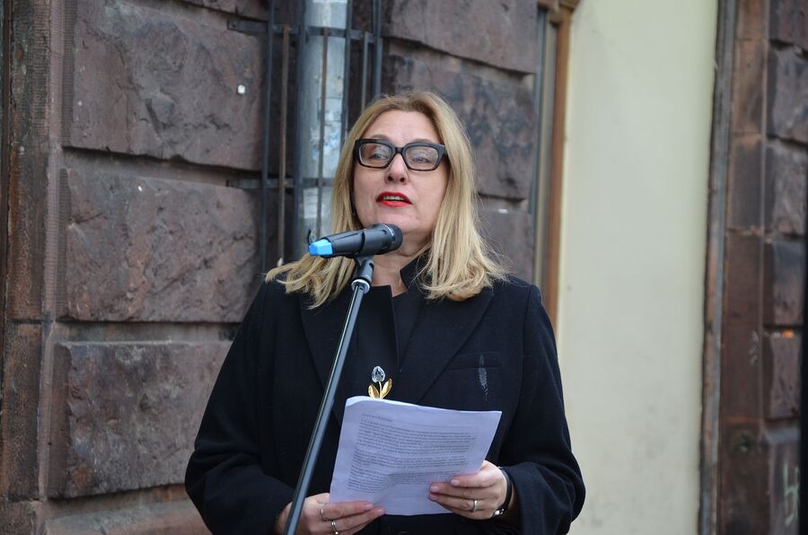 Odsłonięcie tablicy bojowców żydowskich przy ul. Szpitalnej 38. Fot. Janusz Ślęzak (IPN)