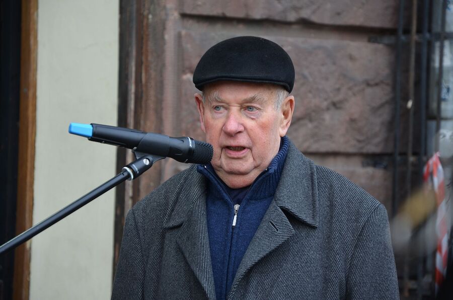 Odsłonięcie tablicy bojowców żydowskich przy ul. Szpitalnej 38. Fot. Janusz Ślęzak (IPN)