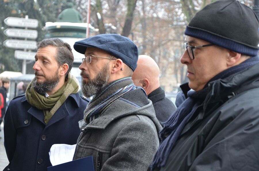 Odsłonięcie tablicy bojowców żydowskich przy ul. Szpitalnej 38. Fot. Janusz Ślęzak (IPN)