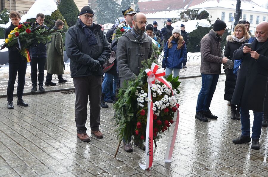 Odsłonięcie tablicy bojowców żydowskich przy ul. Szpitalnej 38. Fot. Janusz Ślęzak (IPN)