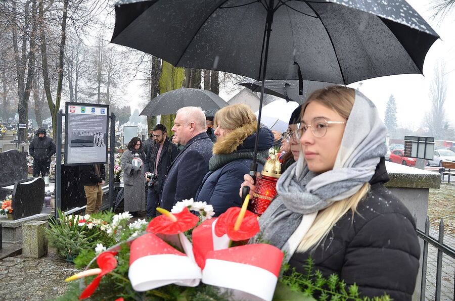 W Brzeszczach uczczono pamięć ofiar marszu śmierci z KL Auschwitz. Fot. Janusz Ślęzak (IPN)