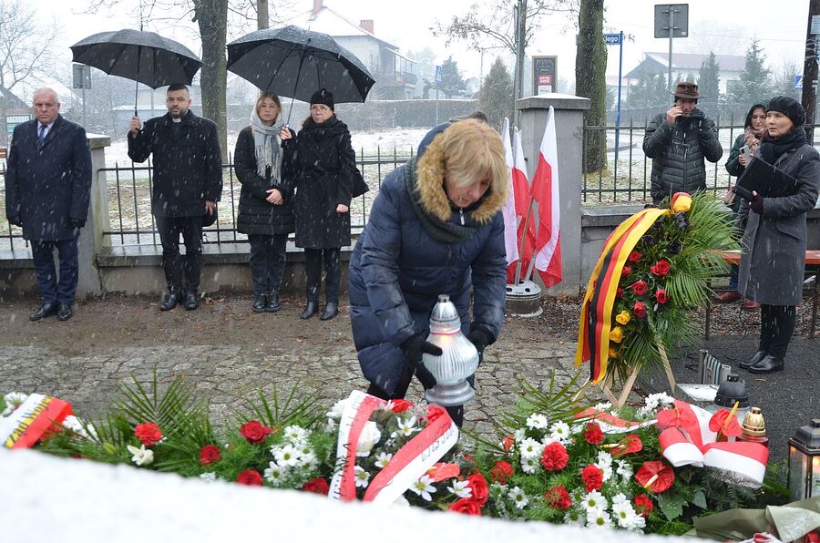 W Brzeszczach uczczono pamięć ofiar marszu śmierci z KL Auschwitz. Fot. Janusz Ślęzak (IPN)
