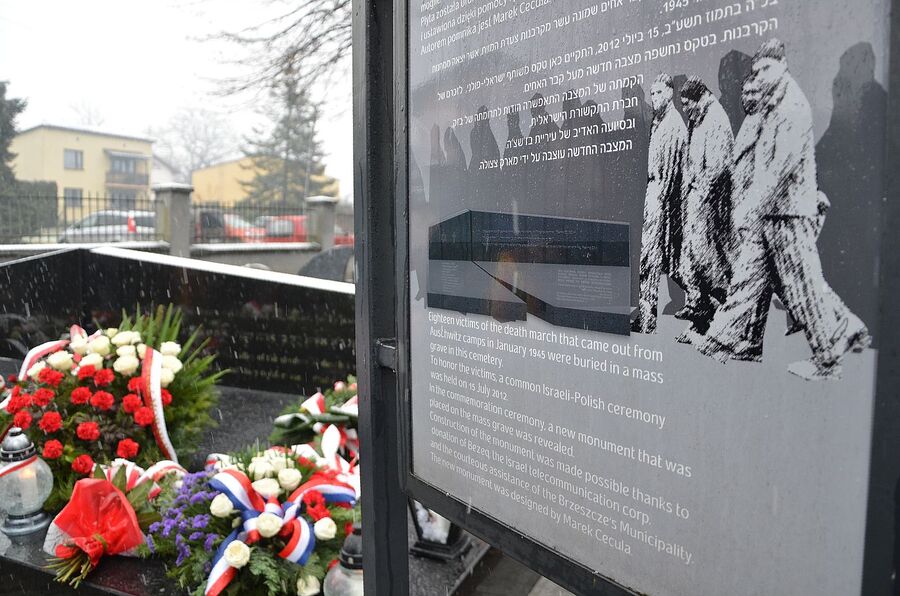 W Brzeszczach uczczono pamięć ofiar marszu śmierci z KL Auschwitz. Fot. Janusz Ślęzak (IPN)