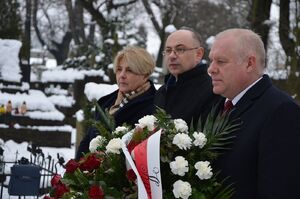 Zastępca prezesa IPN dr Mateusz Szpytma złożył kwiaty na mogile powstańców styczniowych w Tarnowie. Fot. Janusz Ślęzak (IPN)