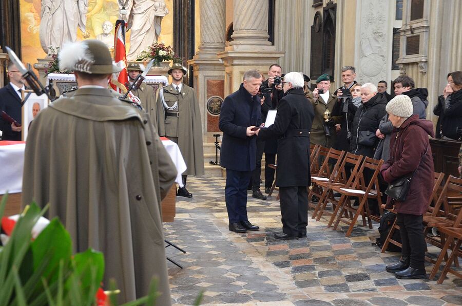 W Krakowie pochowano płk. prof. Wojciecha Narębskiego. Fot. Janusz Ślęzak (IPN)